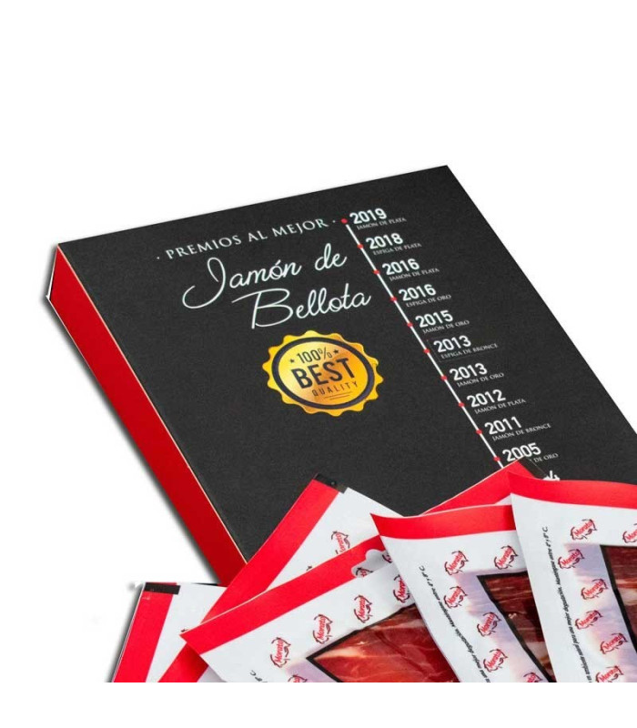 100% Iberische Bellota ham gesneden met een mes, Morato